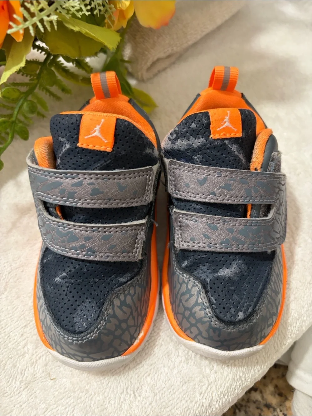 Little Jordan Toddlers Sneakers Elephant Grey & Orange Velcro PreOwned Size 5-6
